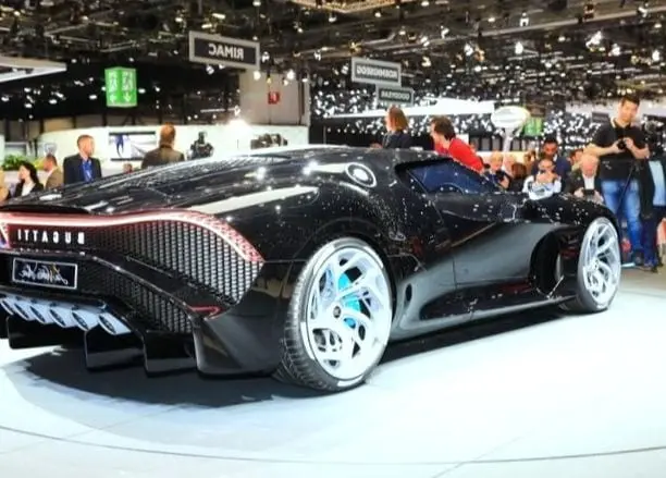 222bugatti-la-voiture-noire-2222