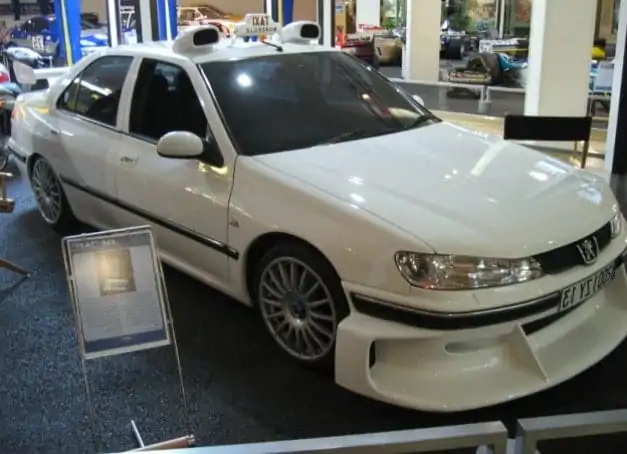 Esta réplica del Peugeot 406 de la película Taxi 2 puede ser tuya