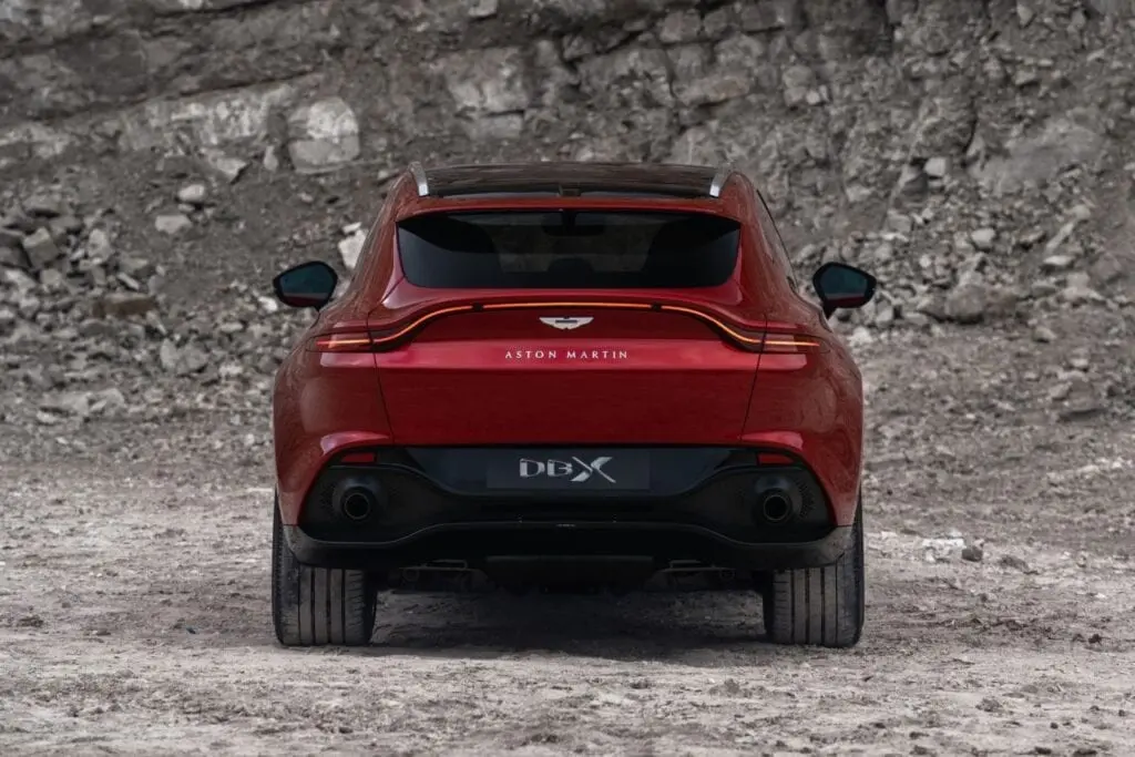 Aston_Martin_DBX_3