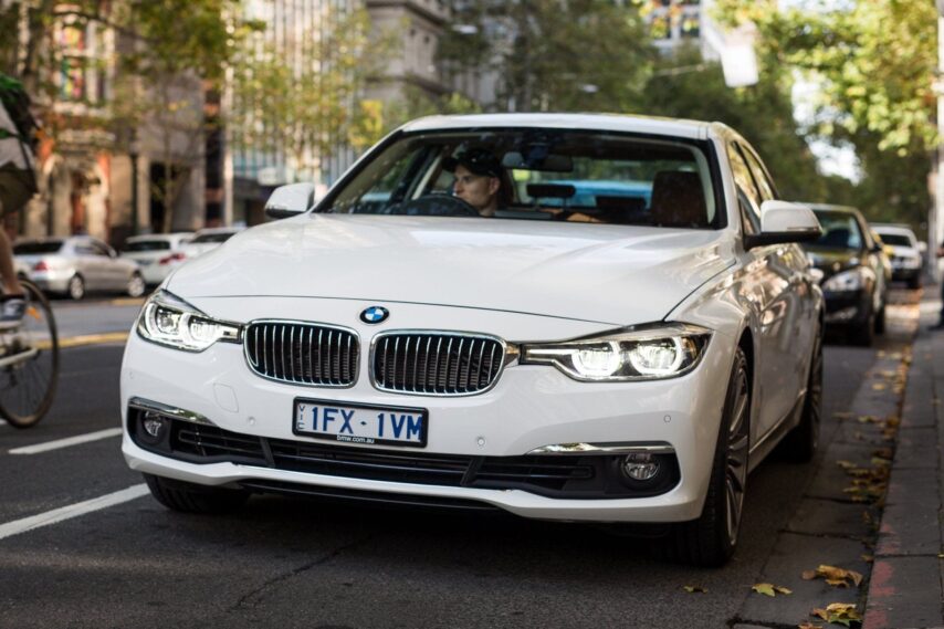 BMW_3_Series_Sedan_(F30)_2015_2
