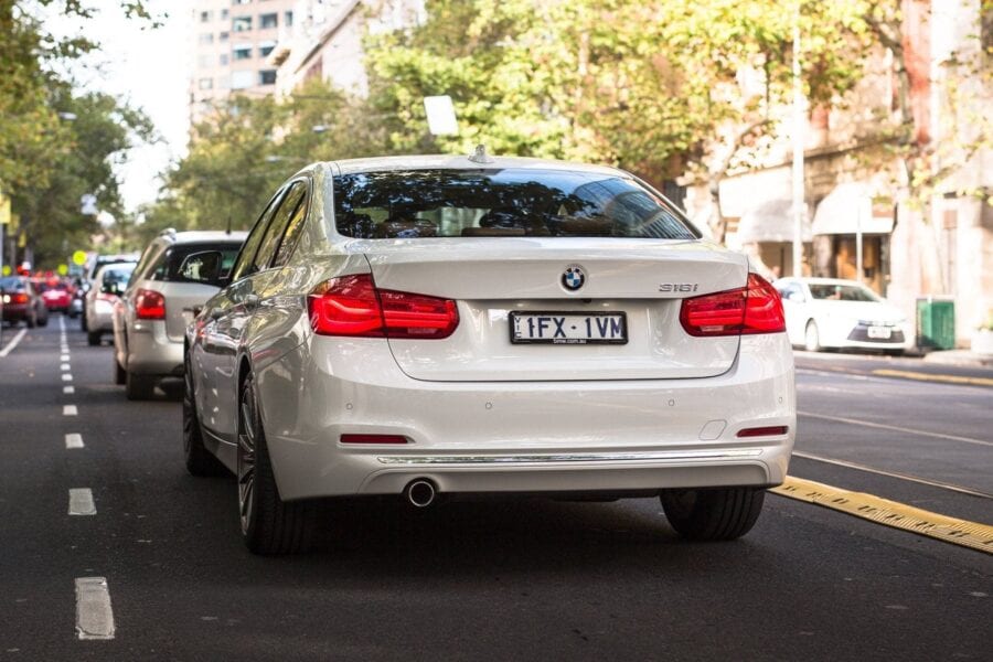 BMW_3_Series_Sedan_(F30)_2015_3