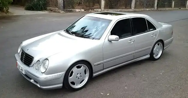 Mercedes E-Class (W210) (1)