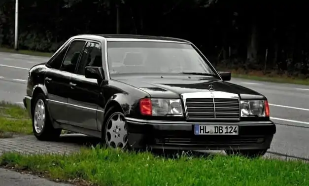 Mercedes E220 (W124) (1)