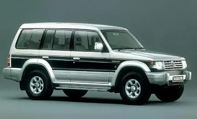 Mitsubishi Pajero (1)