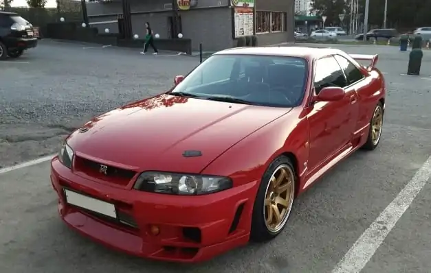 Nissan Skyline33 (1)