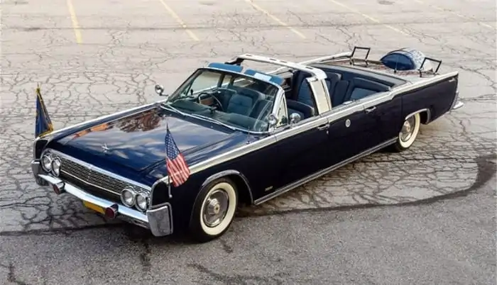 11Lincoln Continental (1)