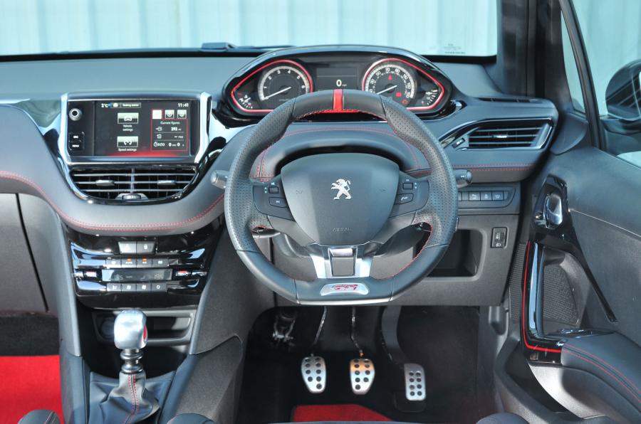 Peugeot 208 GTI 2015