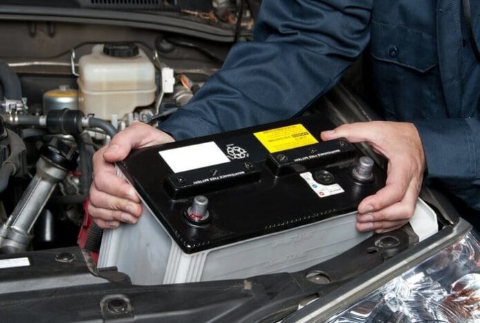 Hur laddar du ett bilbatteri: hur länge och med vilken enhet | AvtoTachki
