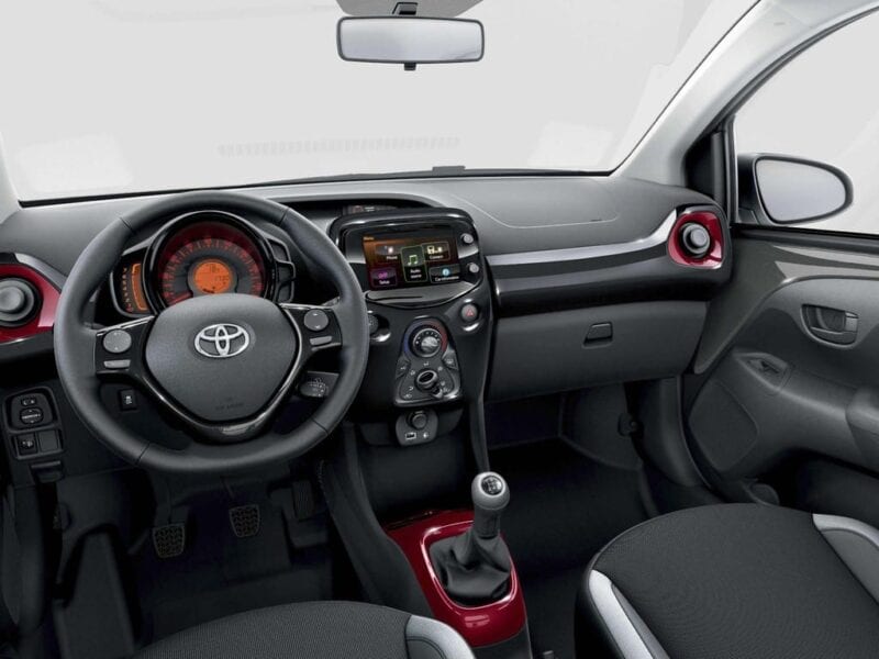Toyota Aygo 3-х дверный 2014 4