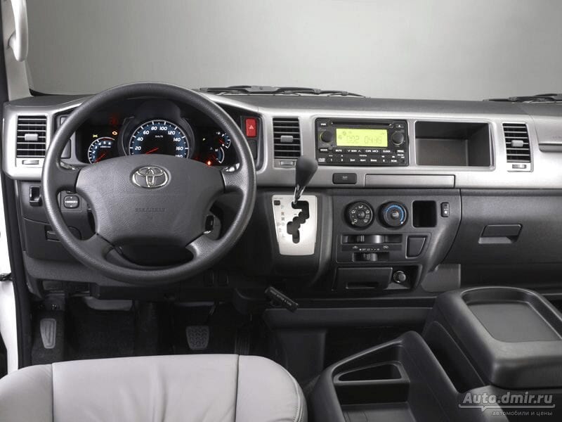 Toyota Hiace 2010 3