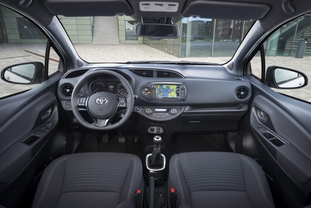 Toyota Yaris 5-и дверный 2017 4