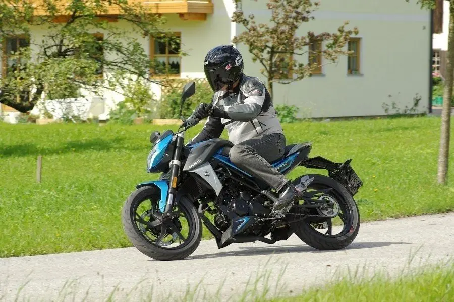 Это изображение имеет пустой атрибут alt; его имя файла - cfmoto-150nk5.jpg