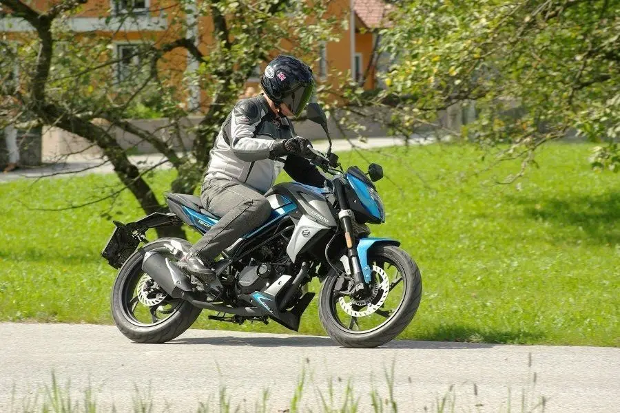 Это изображение имеет пустой атрибут alt; его имя файла - cfmoto-150nk6.jpg