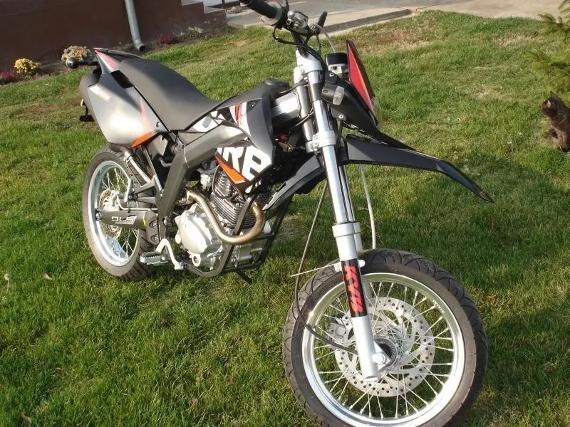 Это изображение имеет пустой атрибут alt; его имя файла - derbi-senda-baja-125-sm2.jpg