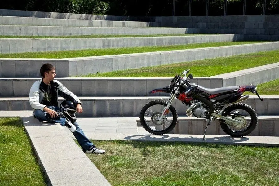 Это изображение имеет пустой атрибут alt; его имя файла - derbi-senda-drd-racing-50-r1.jpg