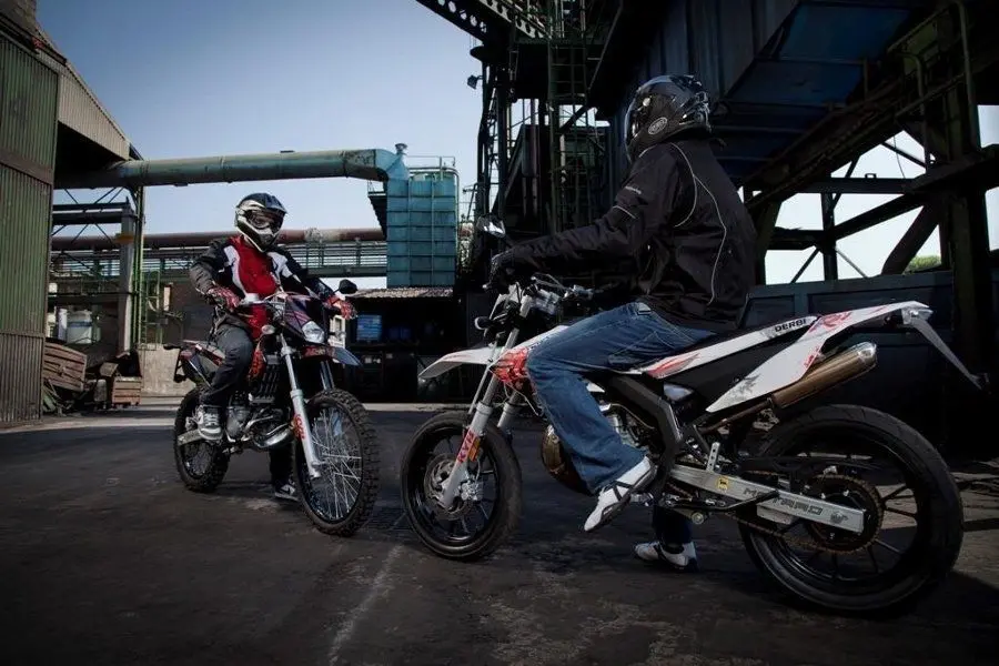 Это изображение имеет пустой атрибут alt; его имя файла - derbi-senda-drd-racing-50-r5.jpg