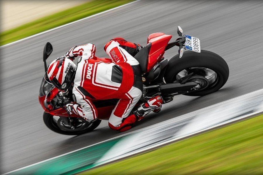 Это изображение имеет пустой атрибут alt; его имя файла - ducati-superbike-899-panigale-superbike-899-panigale6.jpg