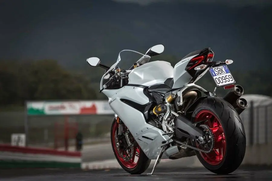 Это изображение имеет пустой атрибут alt; его имя файла - ducati-superbike-959-panigale1.jpg
