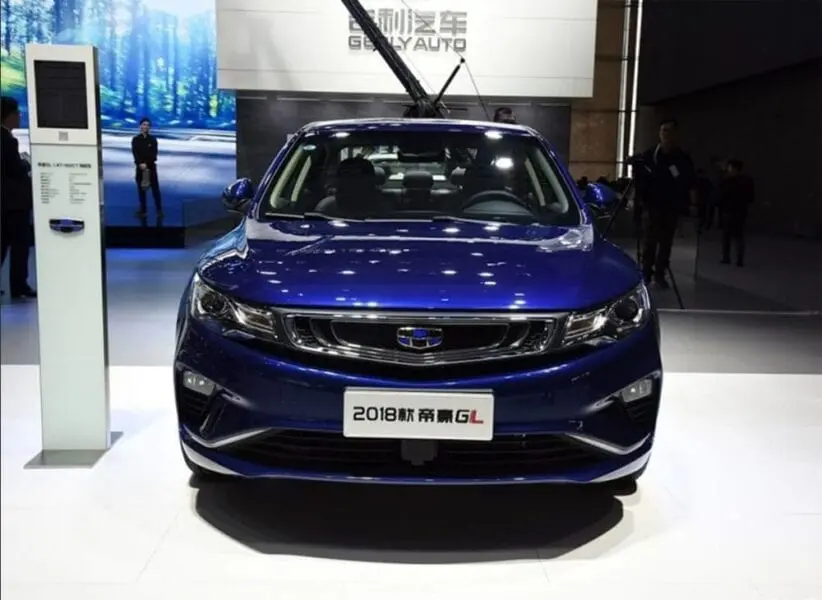 geely-emgrand-gl-vid-speredi-foto