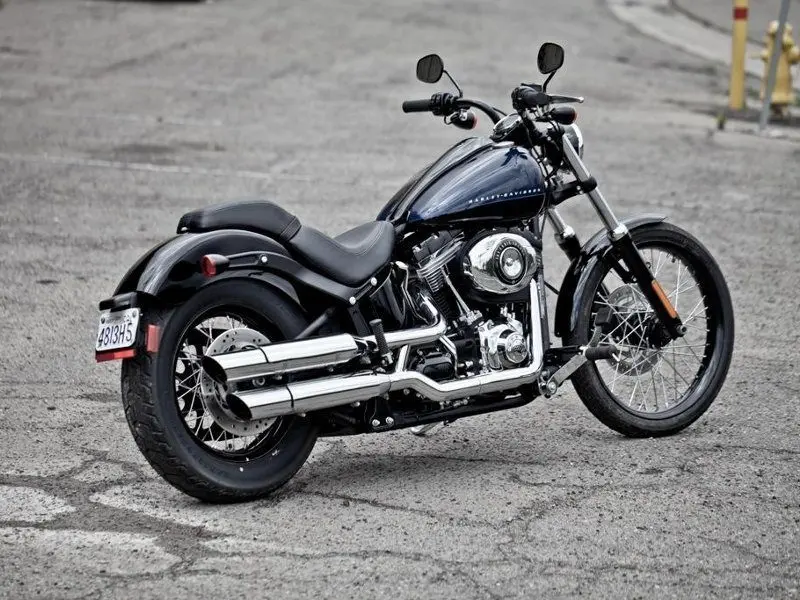 Это изображение имеет пустой атрибут alt; его имя файла - harley-davidson-softail-blackline-fxs1.jpg