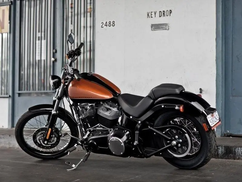 Это изображение имеет пустой атрибут alt; его имя файла - harley-davidson-softail-blackline-fxs3.jpg