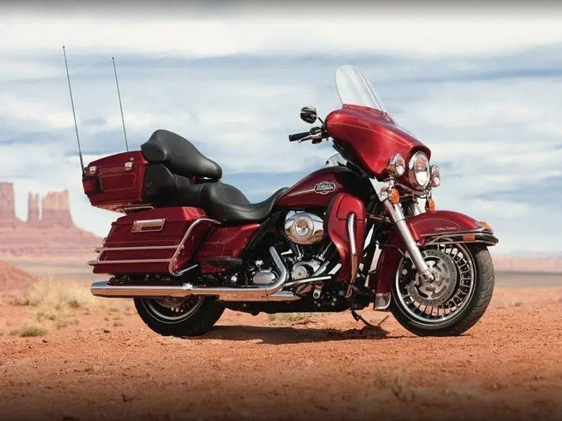 Это изображение имеет пустой атрибут alt; его имя файла - harley-davidson-touring-electra-glide-ultra-classic-flhtcu.jpg