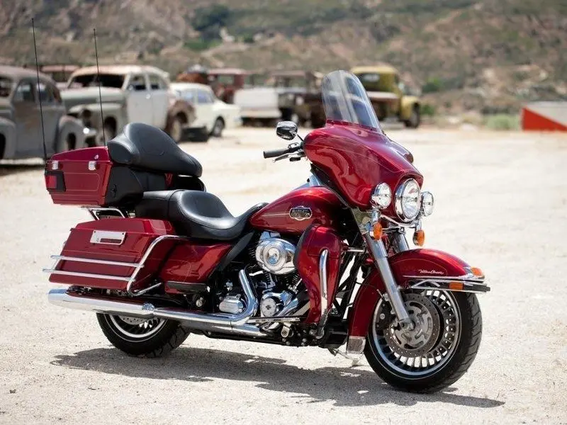 Это изображение имеет пустой атрибут alt; его имя файла - harley-davidson-touring-electra-glide-ultra-classic-flhtcu1.jpg