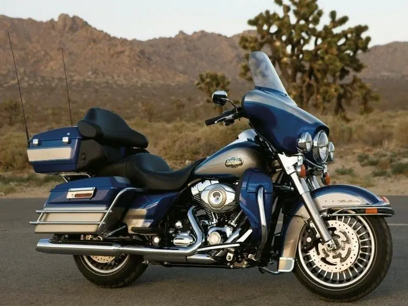 Это изображение имеет пустой атрибут alt; его имя файла - harley-davidson-touring-electra-glide-ultra-classic-flhtcu3.jpg