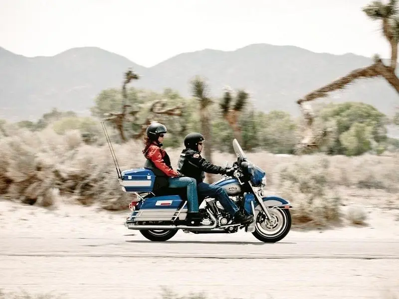 Это изображение имеет пустой атрибут alt; его имя файла - harley-davidson-touring-electra-glide-ultra-classic-flhtcu4.jpg