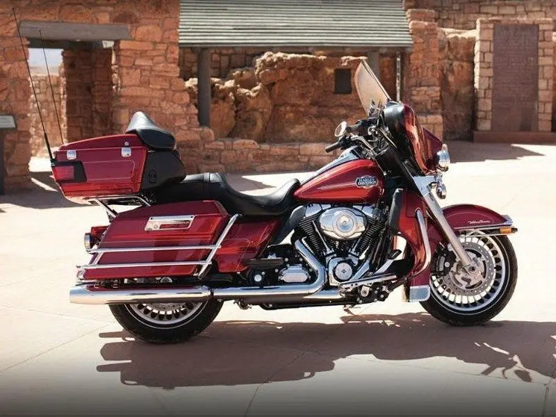 Это изображение имеет пустой атрибут alt; его имя файла - harley-davidson-touring-electra-glide-ultra-classic-flhtcu5.jpg