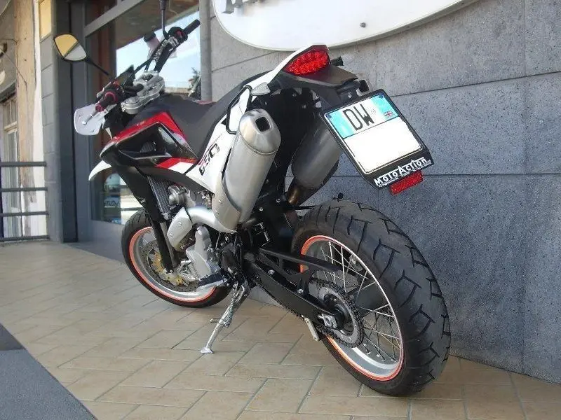 Это изображение имеет пустой атрибут alt; его имя файла - husqvarna-smr-6304.jpg
