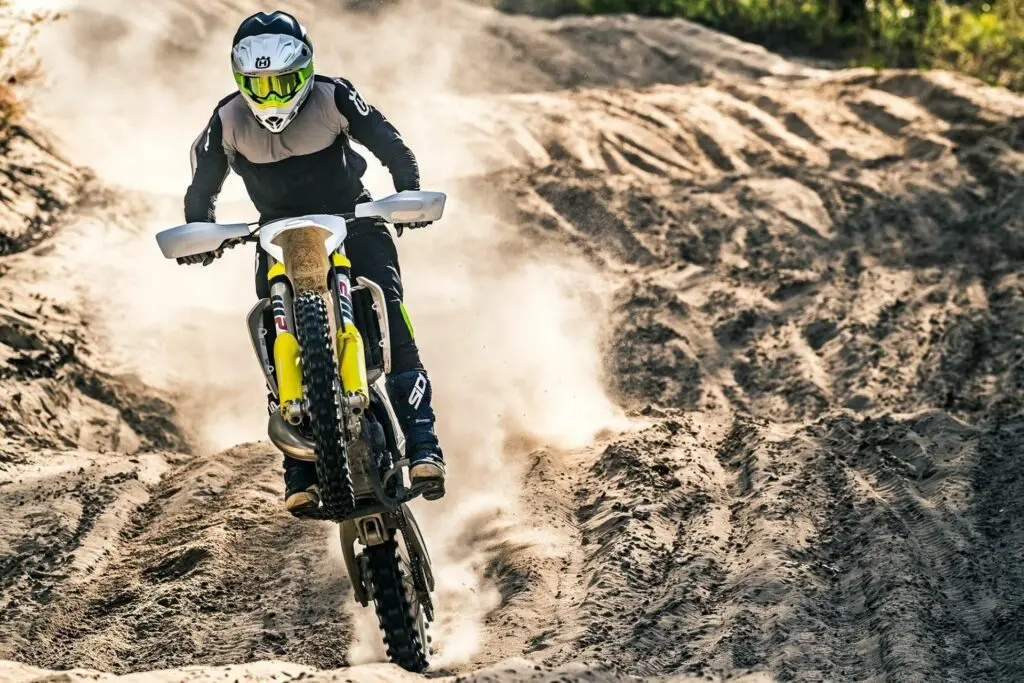 Это изображение имеет пустой атрибут alt; его имя файла - husqvarna-tc-1252-1024x683.jpg