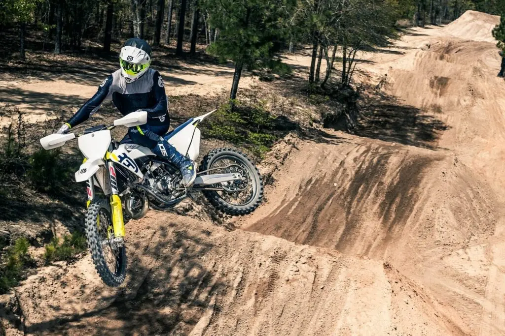 Это изображение имеет пустой атрибут alt; его имя файла - husqvarna-tc-1254-1024x683.jpg