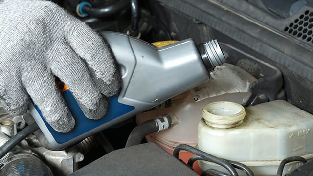 Која течност за сопирачките да се избере за автомобил?