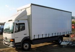 Stručný přehled, popis. Plachtový nákladní auto Mercedes-Benz Atego 1218