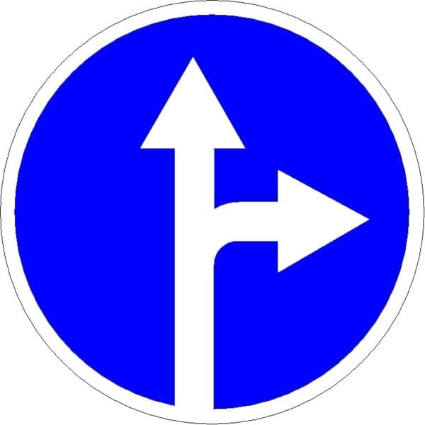 Знак 4.1.4. Движение прямо или направо
