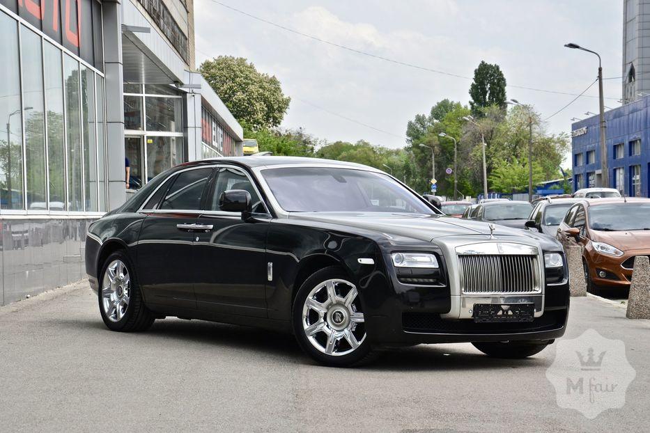 The new Rolls-Royce Ghost is equipped with a suspension.