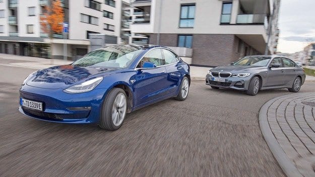 Тест драйв BMW 330e и Tesla Model 3: Трое на троих