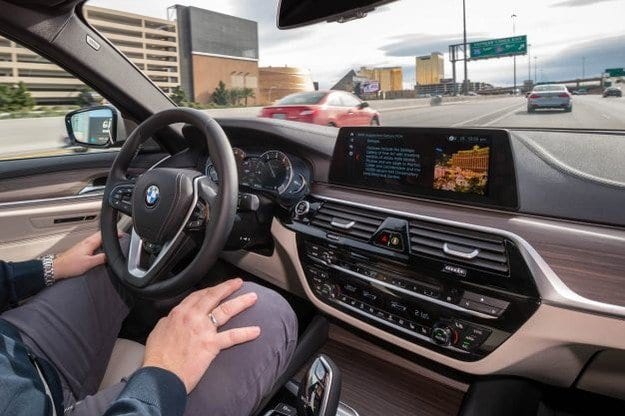 টেস্ট ড্রাইভ BMW 2021 সালে প্রথম স্ব-ড্রাইভিং মডেল উন্মোচন করেছে।