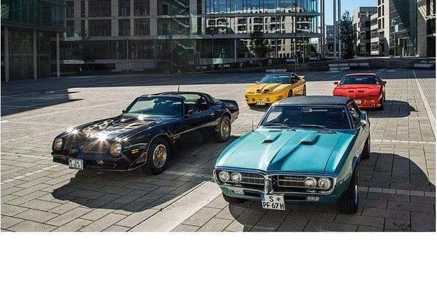 Essai routier de quatre générations de Pontiac Firebird : Power in the City