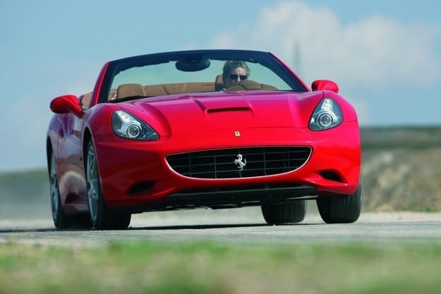 Testa brauciens Ferrari California: dalīta personība