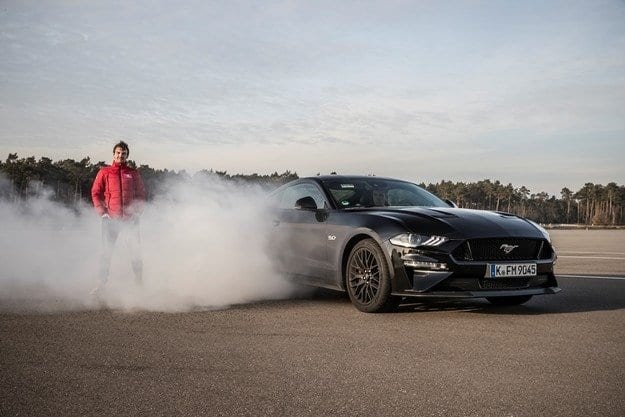 Тест драйв Ford Mustang 5.0 GT: быстро и обратно