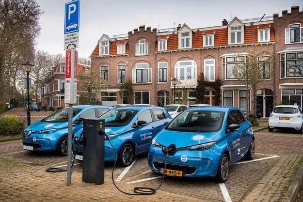Essai Le Groupe Renault lance la technologie de recharge car-to-power
