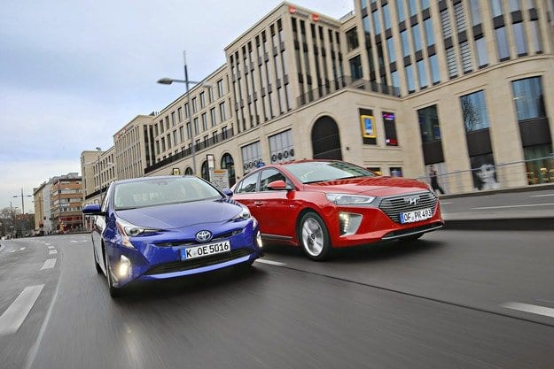 Test drive Hyundai Ioniq vs Toyota Prius: hybrid duel