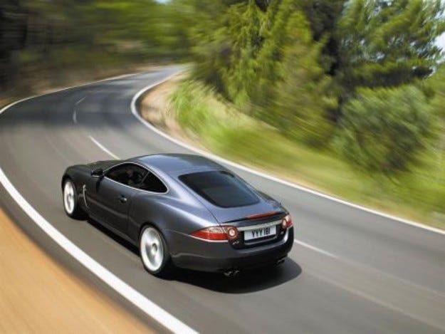Test drive Jaguar XKR: R itxura duen harrapari bat