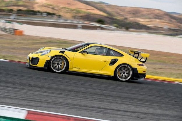 Тест драйв Porsche 911 GT2 RS: Божественное безумие