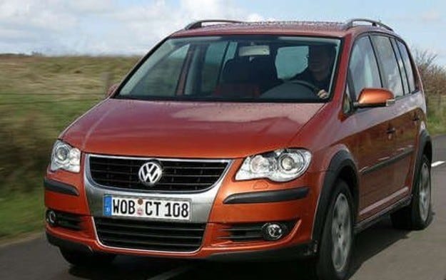 Tiomáint tástála VW Cross-Touran: Fáilte go dtí na héadaí