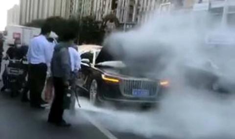 Китайский Rolls-Royce загорелся на ходу