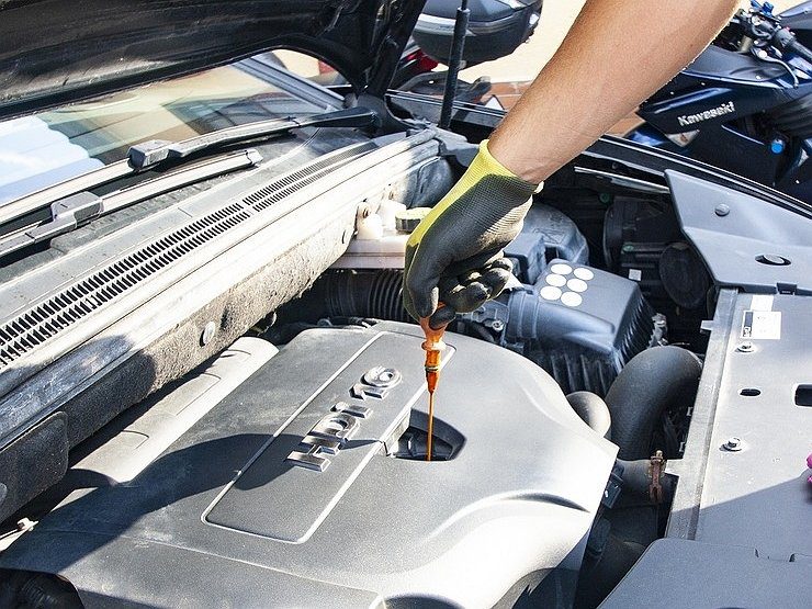 Changing The Oil In The Car Engine How Often To Change Useful Tips Avtotachki