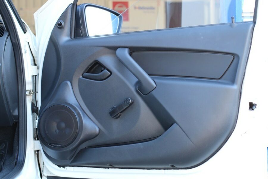 Kako instalirati zvučnike u automobil - zvučna pregrada na vratima